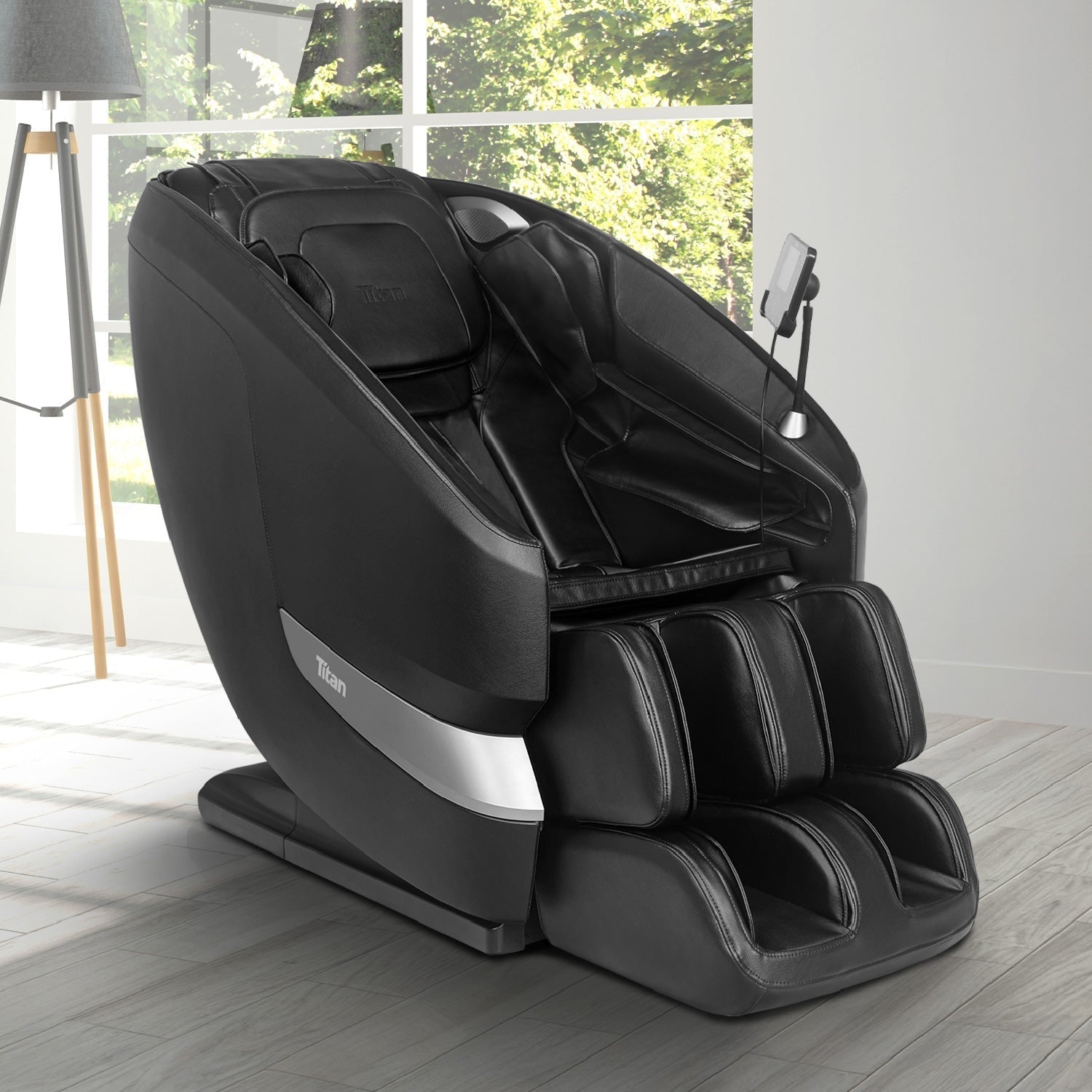 Titan Axiom LE image 2